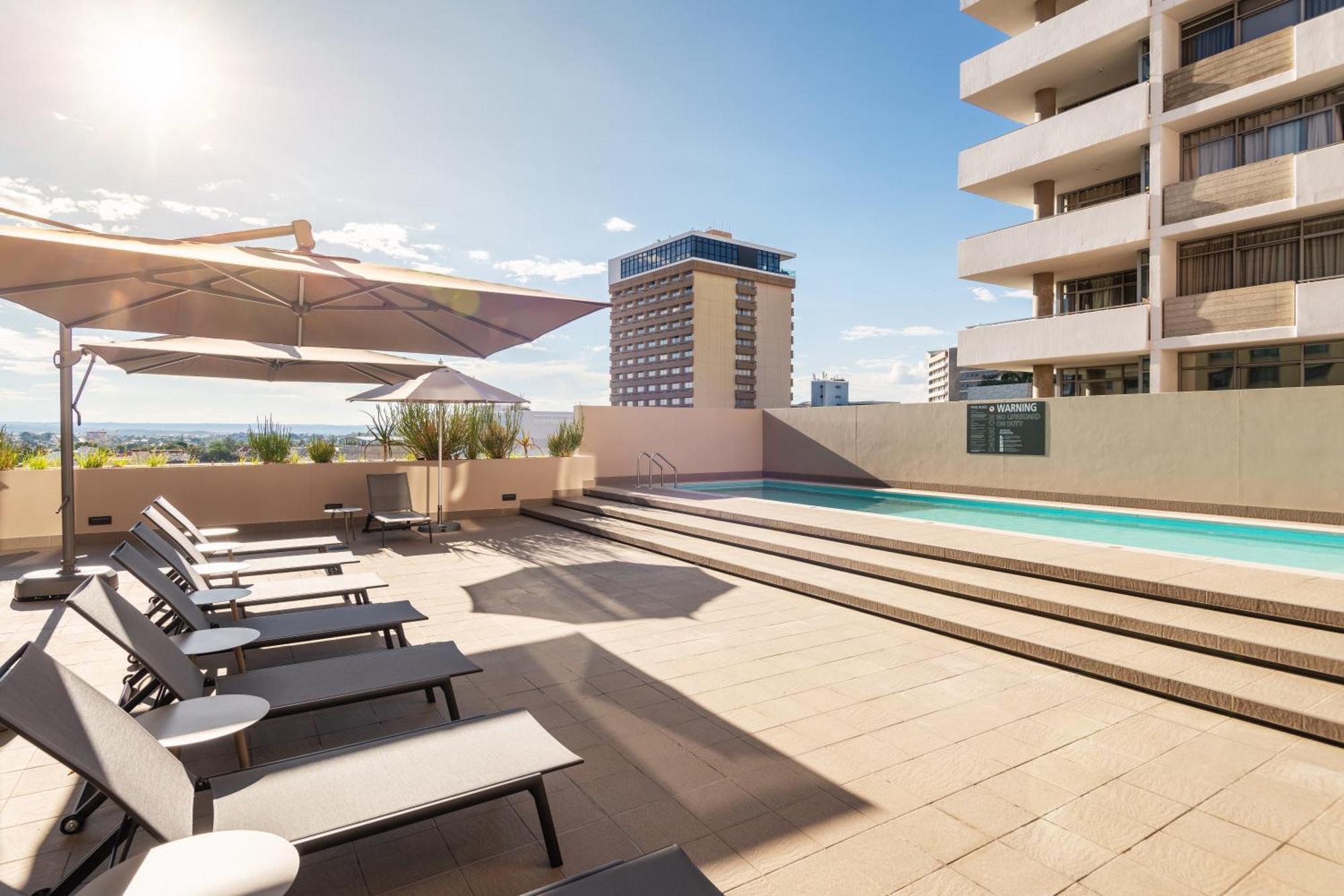 Hilton Garden Inn ווינדהוק מראה חיצוני תמונה
