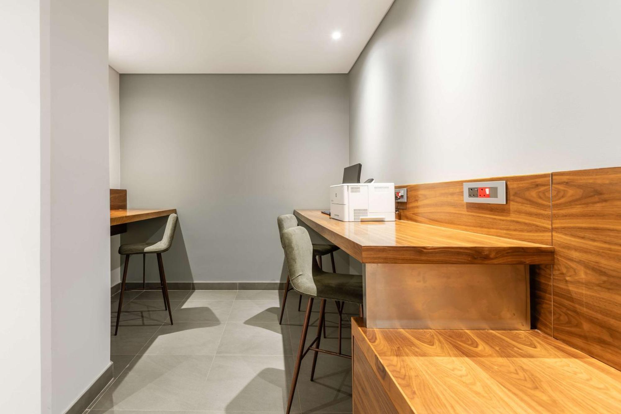 Hilton Garden Inn ווינדהוק מראה חיצוני תמונה